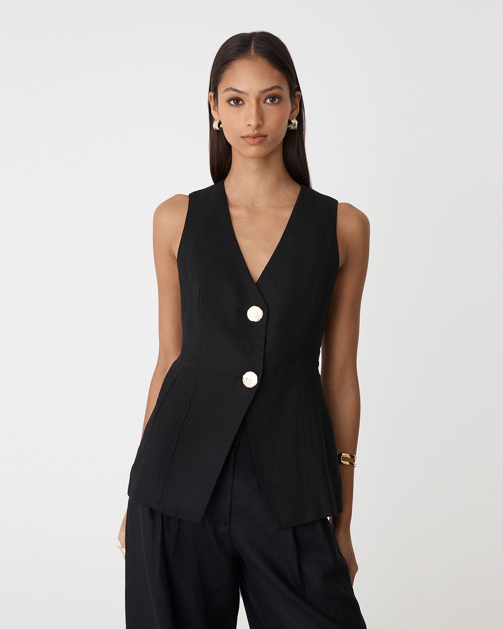 Ami V-Neck Linen Vest