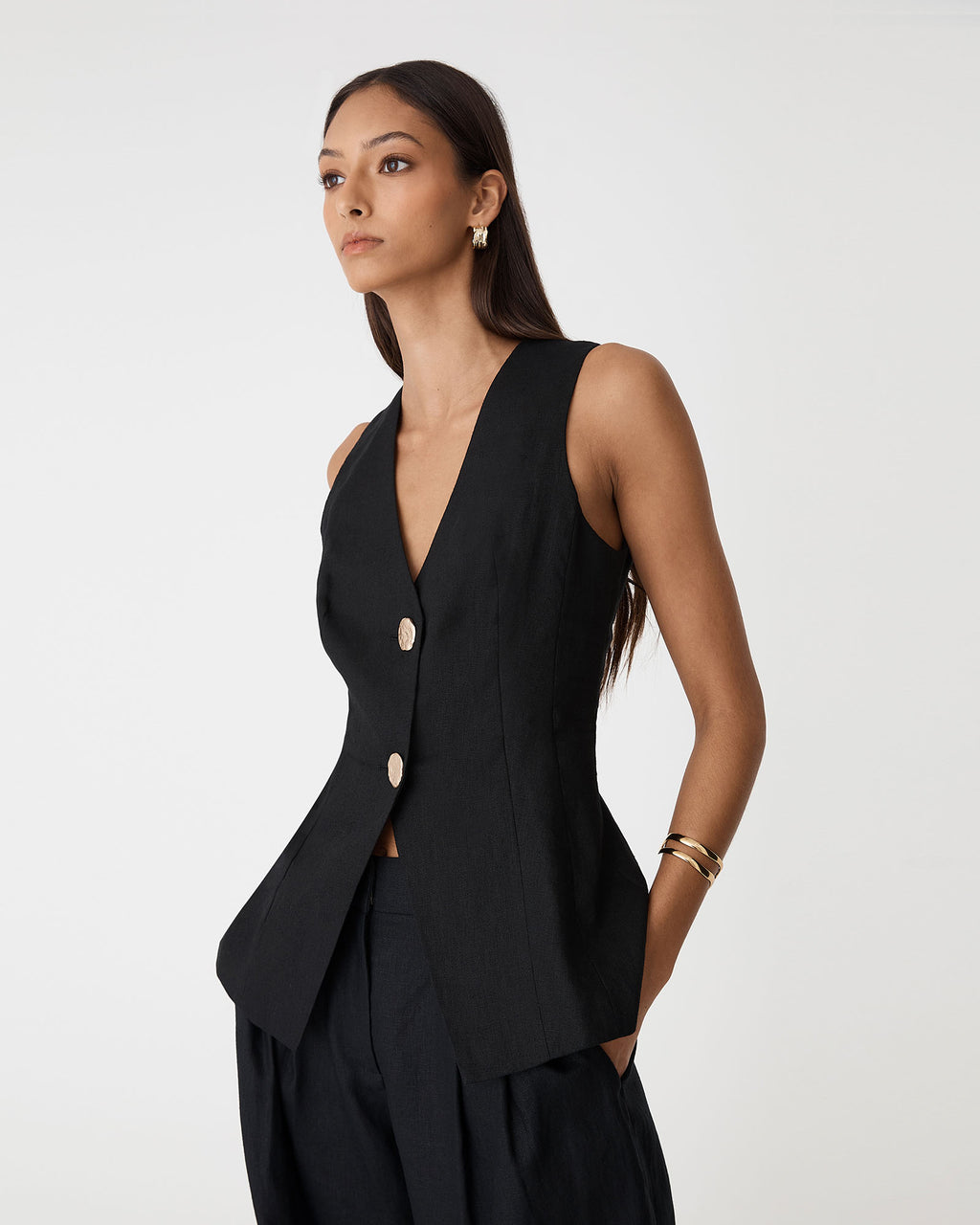 Ami V-Neck Linen Vest