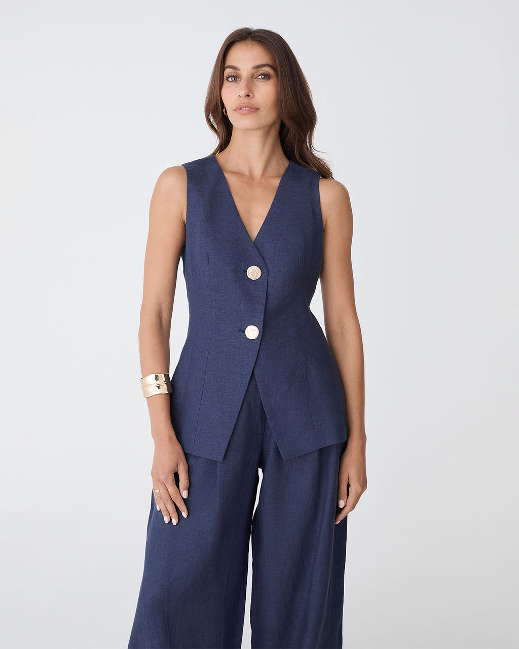 Ami V-Neck Linen Vest