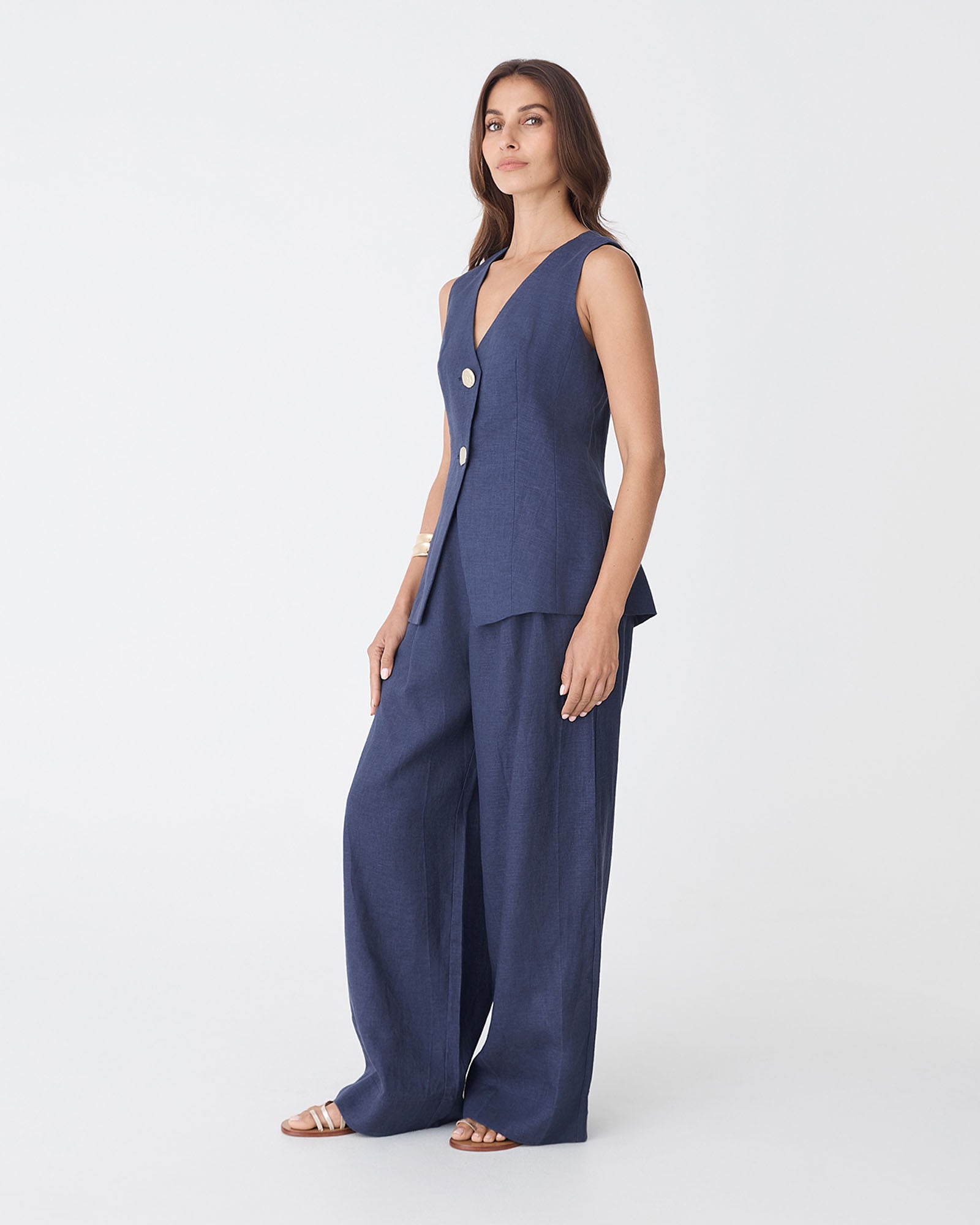 Ami V-Neck Linen Vest