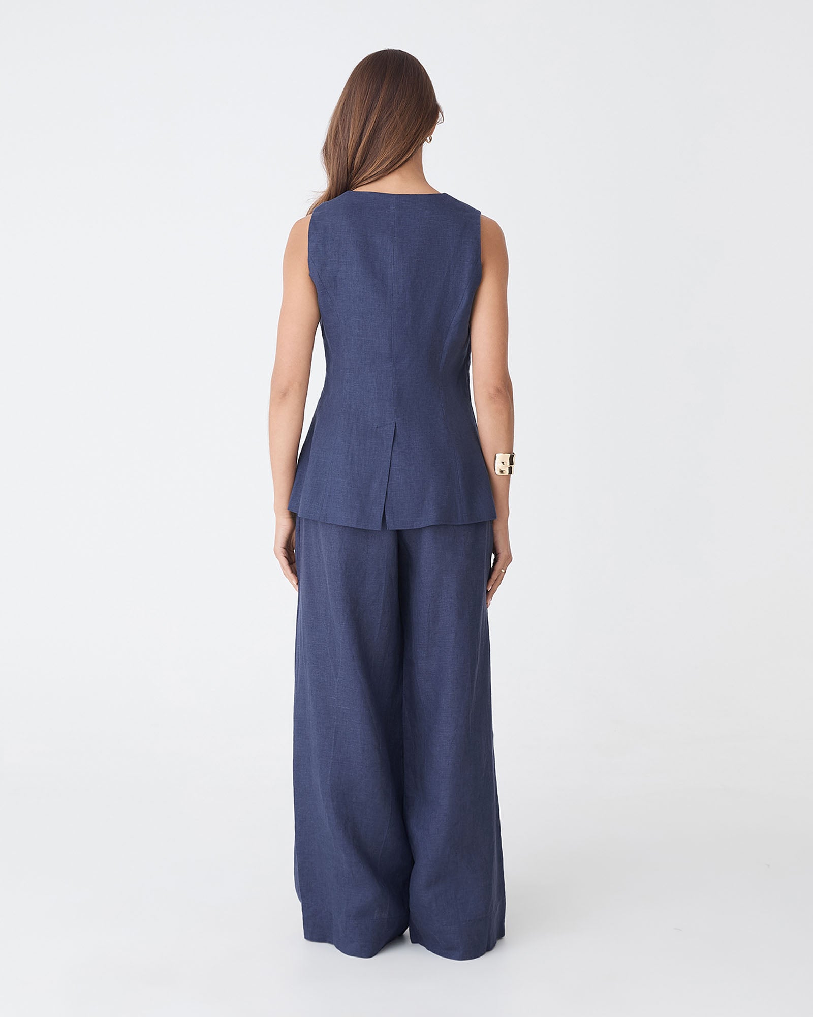 Ami V-Neck Linen Vest