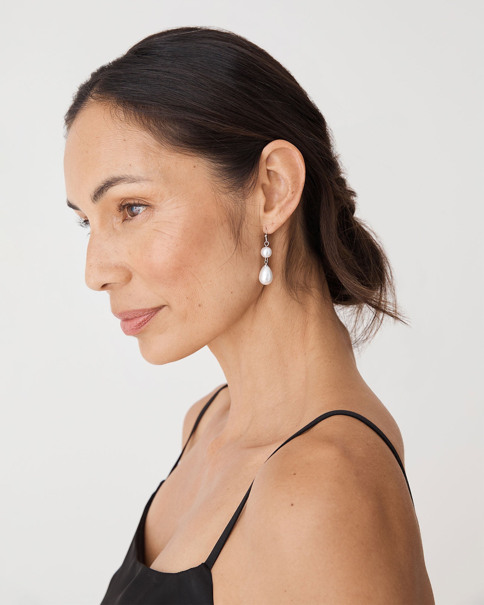 Victoria Pearl Earrings